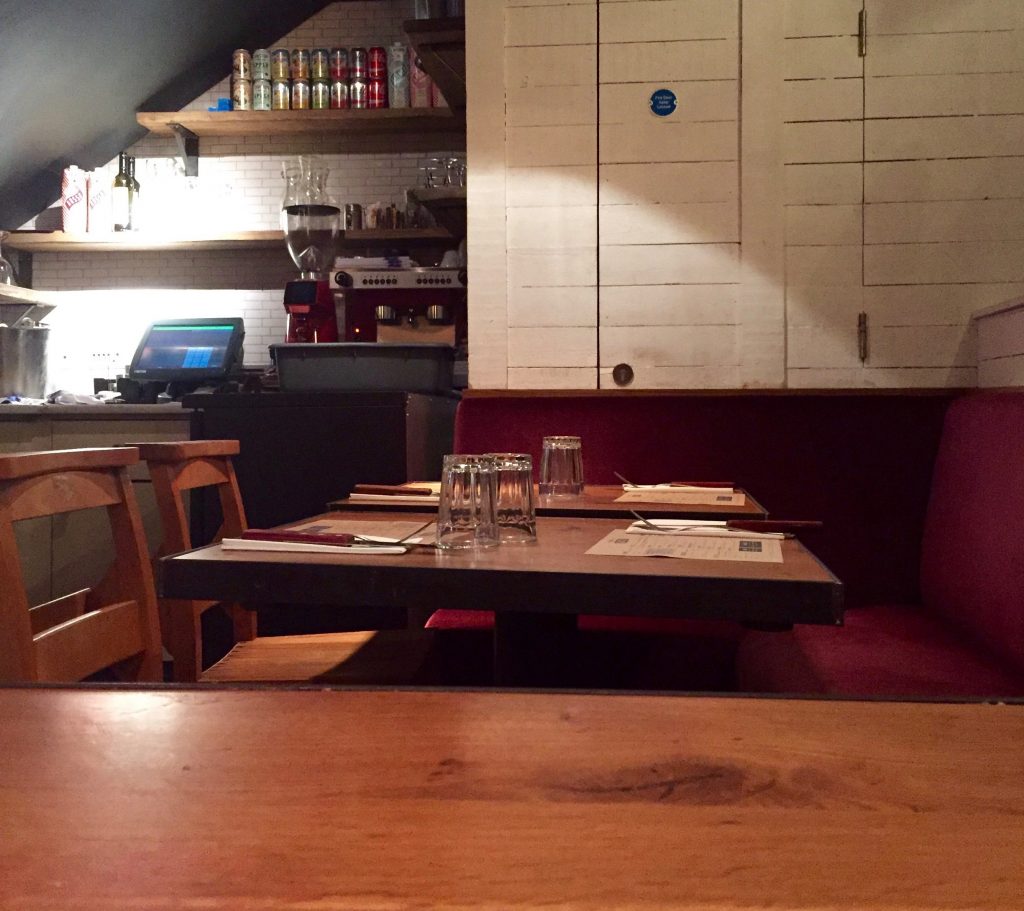 Jamies Pizzeria - Interior Bench