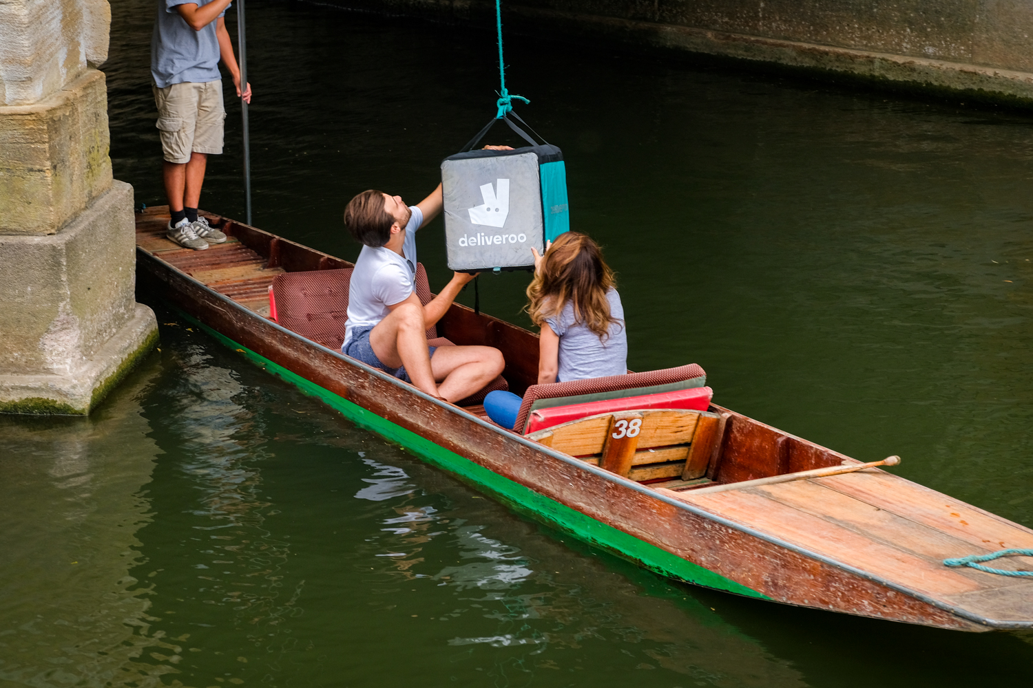 Deliveroo Oxford boat delivery